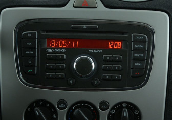 Подержанный автомобиль Ford Focus Sedan 2011 года (13 фото)