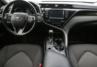 Подержанный автомобиль Toyota Camry Sedan 2018 года (12 фото)