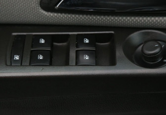 Подержанный автомобиль Chevrolet Cruze Hatchback 2012 года (17 фото)