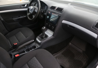 Подержанный автомобиль Skoda Octavia Liftback 2011 года (9 фото)