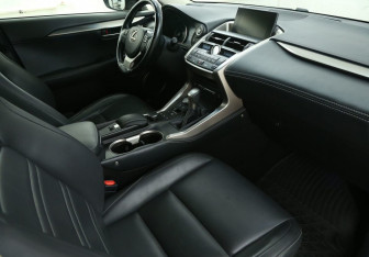 Подержанный автомобиль Lexus NX 2017 года (9 фото)