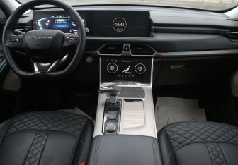 Подержанный автомобиль Exeed TXL 2023 года (12 фото)