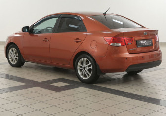 Подержанный автомобиль Kia Cerato Sedan 2010 года (2 фото)