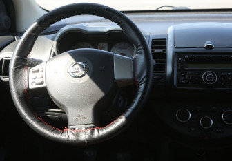 Подержанный автомобиль Nissan Note 2008 года (14 фото)