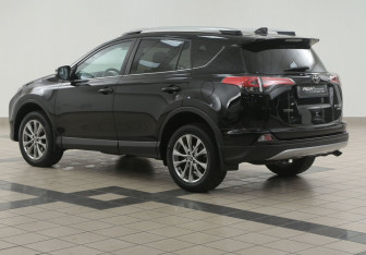 Подержанный автомобиль Toyota RAV4 2017 года (2 фото)