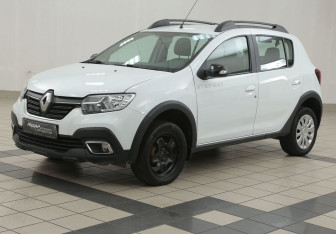 Подержанный автомобиль Renault Sandero 2020 года (8 фото)