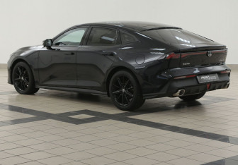 Подержанный автомобиль Changan UNI-V 2023 года (2 фото)