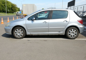 Подержанный автомобиль Peugeot 307 Hatchback 2005 года (8 фото)