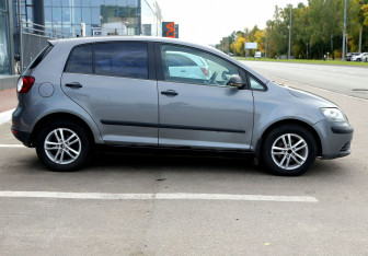 Подержанный автомобиль Volkswagen Golf Plus 2008 года (7 фото)