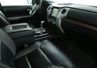 Подержанный автомобиль Toyota Tundra 2020 года (9 фото)