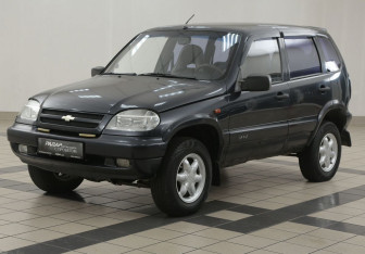 Подержанный автомобиль Chevrolet Niva 2006 года (8 фото)