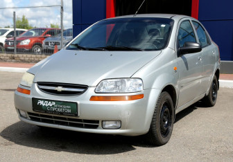 Подержанный автомобиль Chevrolet Aveo Sedan 2004 года (3 фото)