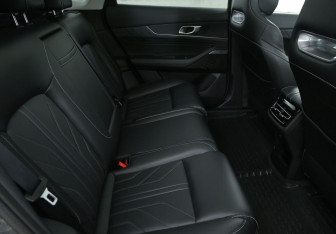 Подержанный автомобиль Changan UNI-K 2023 года (11 фото)