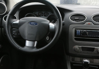 Подержанный автомобиль Ford Focus Hatchback 2009 года (14 фото)