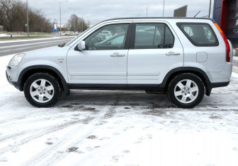Подержанный автомобиль Honda CR-V 2004 года (8 фото)