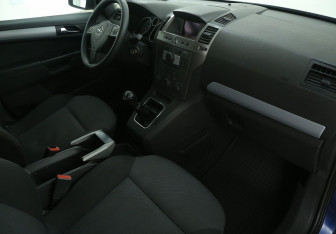 Подержанный автомобиль Opel Zafira Compactvan 2007 года (9 фото)