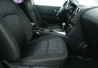 Подержанный автомобиль Nissan Qashqai 2012 года (10 фото)