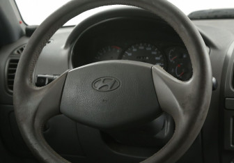 Подержанный автомобиль Hyundai Accent Sedan 2008 года (16 фото)