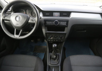 Подержанный автомобиль Skoda Rapid Liftback 2017 года (12 фото)