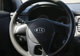 Подержанный автомобиль Kia Rio Hatchback 2011 года (16 фото)