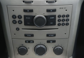 Подержанный автомобиль Opel Astra Wagon 2007 года (13 фото)