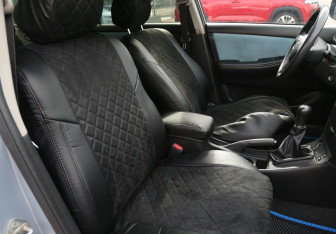 Подержанный автомобиль Toyota Corolla Sedan 2004 года (10 фото)