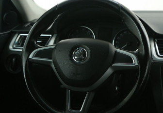 Подержанный автомобиль Skoda Rapid Liftback 2014 года (17 фото)