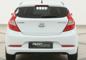 Подержанный автомобиль Hyundai Solaris Hatchback 2015 года (3 фото)
