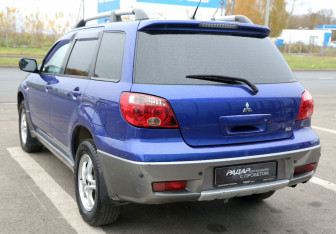 Подержанный автомобиль Mitsubishi Outlander 2007 года (4 фото)