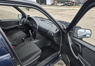 Подержанный автомобиль Chevrolet Niva 2011 года (9 фото)