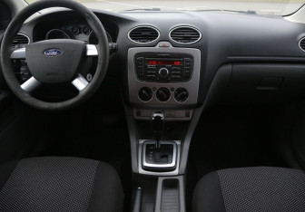 Подержанный автомобиль Ford Focus Sedan 2011 года (12 фото)