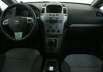 Подержанный автомобиль Opel Zafira Compactvan 2012 года (12 фото)