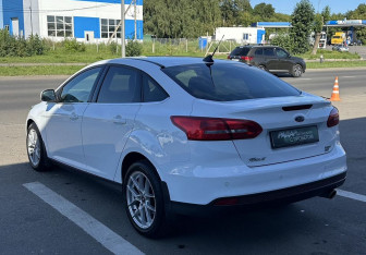 Подержанный автомобиль Ford Focus Sedan 2017 года (6 фото)