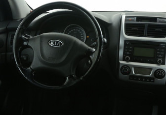 Подержанный автомобиль Kia Sportage 2010 года (14 фото)