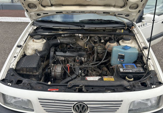 Подержанный автомобиль Volkswagen Passat Sedan 1989 года (16 фото)