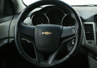 Подержанный автомобиль Chevrolet Cruze Sedan 2012 года (16 фото)