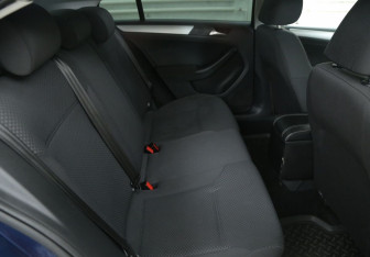 Подержанный автомобиль Volkswagen Jetta Sedan 2011 года (11 фото)