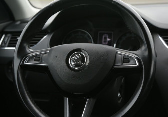 Подержанный автомобиль Skoda Octavia Liftback 2019 года (16 фото)