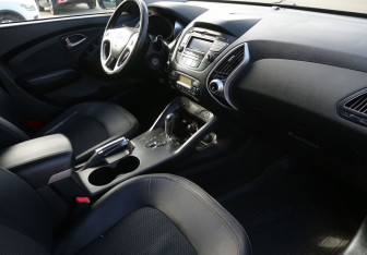 Подержанный автомобиль Hyundai ix35 2010 года (9 фото)