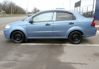 Подержанный автомобиль Chevrolet Aveo Sedan 2006 года (8 фото)