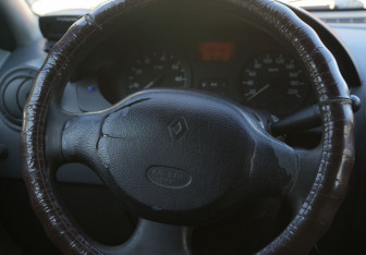 Подержанный автомобиль Renault Logan Sedan 2005 года (14 фото)