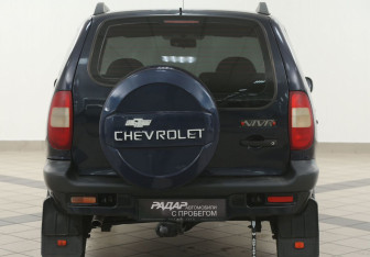 Подержанный автомобиль Chevrolet Niva 2005 года (3 фото)