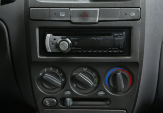 Подержанный автомобиль Hyundai Accent Sedan 2008 года (13 фото)