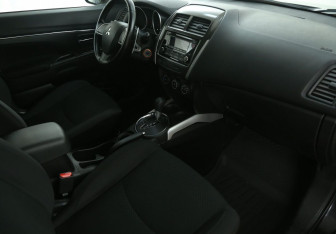 Подержанный автомобиль Mitsubishi ASX 2014 года (9 фото)
