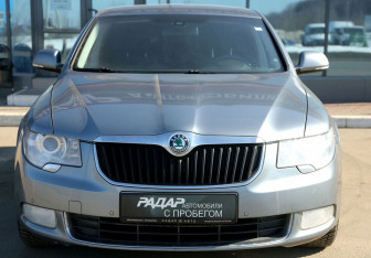 Подержанный автомобиль Skoda Superb Liftback 2011 года (2 фото)