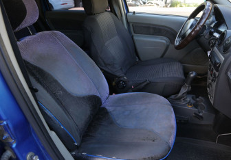 Подержанный автомобиль Renault Logan Sedan 2005 года (8 фото)