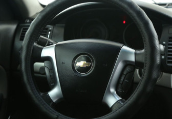Подержанный автомобиль Chevrolet Epica 2010 года (16 фото)