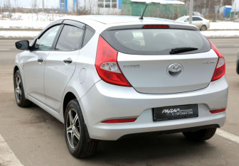 Подержанный автомобиль Hyundai Solaris Hatchback 2014 года (4 фото)