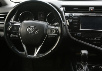 Подержанный автомобиль Toyota Camry Sedan 2018 года (13 фото)
