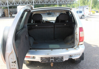 Подержанный автомобиль Chevrolet Niva 2004 года (15 фото)